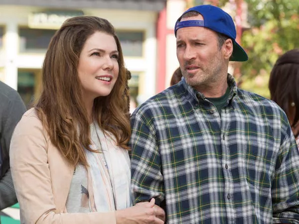 Lauren Graham y Scott Patterson en 'Gilmore Girls: A Year in the Life.'