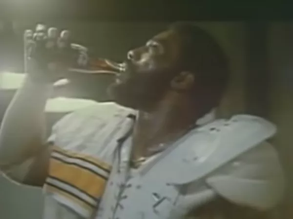 'Mean' Joe Greene drank a bottle of Coca-Cola in this ad from 1980.