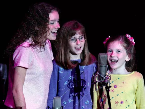 Las hermanas Peasall se presentan, de izquierda a derecha: Sarah Peasall, 14; Hannah Peasall, 11; y Leah Peasall, 8.