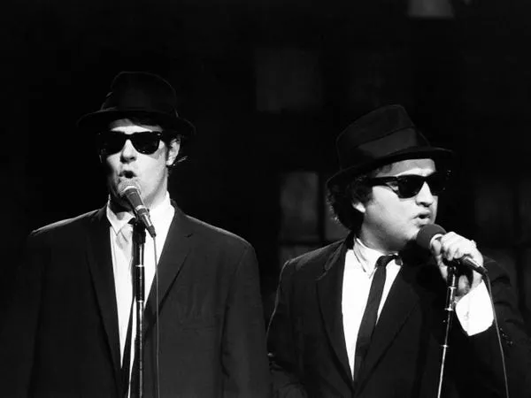 Dan Aykroyd como Elwood Blues y John Belushi como Jake Blues en 1978. Al Levine/NBCU Photo Bank/NBCUniversal/Getty Images