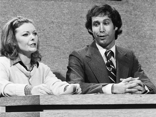 Jane Curtin y Chevy Chase en Weekend Update en 1976. NBCU Photo Bank/NBCUniversal/Getty Images