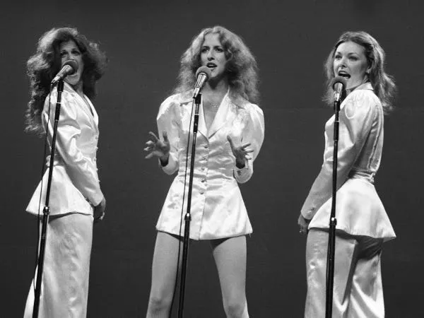 Gilda Radner, Laraine Newman y Jane Curtain en 1976. NBCU Photo Bank/NBCUniversal/Getty Images