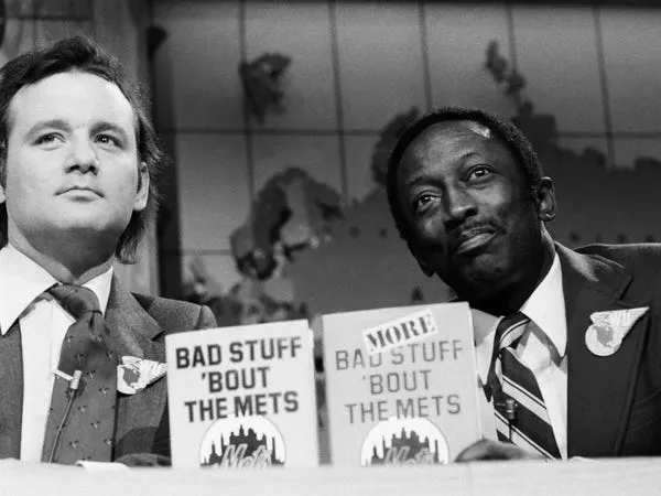 Bill Murray y Garrett Morris como Chico Escuela durante el Weekend Update. NBC/NBCU Photo Bank/Getty Images