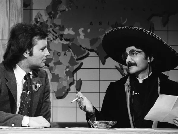 Bill Murray y Don Novello como Padre Guido Sarducci durante un Weekend Update de 1979. Alan Singer/NBC/NBCU Photo Bank/Getty Images