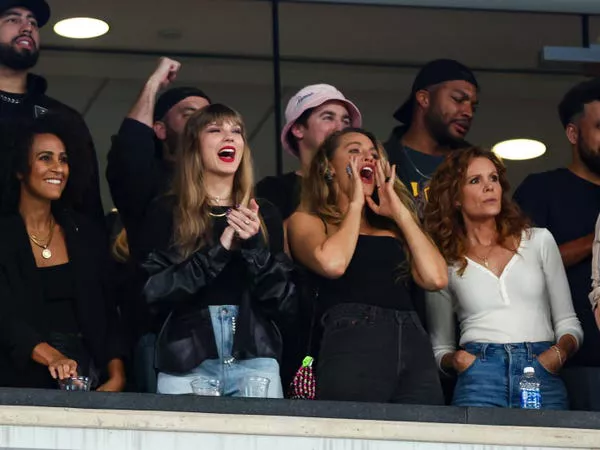 Taylor Swift y Blake Lively en MetLife Stadium.