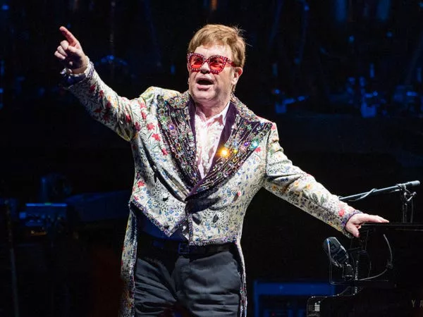 Elton John durante la gira de Farewell Yellow Brick Road en 2022. Erika Goldring/Getty Images