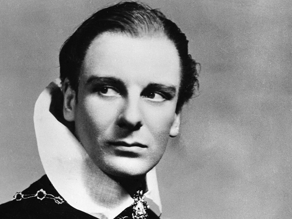 John Gielgud actuó y dirigió para ganar su EGOT. AP