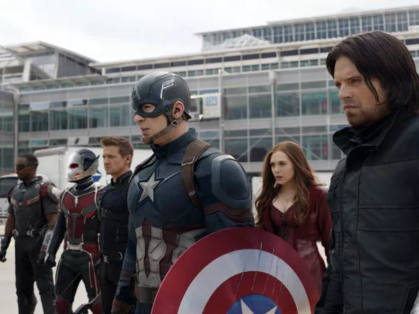 Anthony Mackie, Paul Rudd, Jeremy Renner, Chris Evans, Elizabeth Olsen y Sebastian Stan en 'Captain America: Civil War.' Marvel Studios