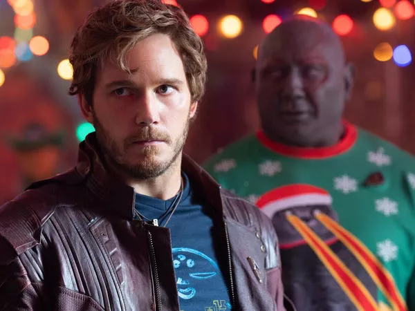 Chris Pratt y Dave Bautista en 'The Guardians of the Galaxy Holiday Special.' Marvel