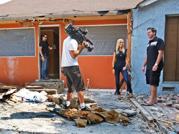 Tarek El Moussa y Christina Haack en el set de 'Flip or Flop'.