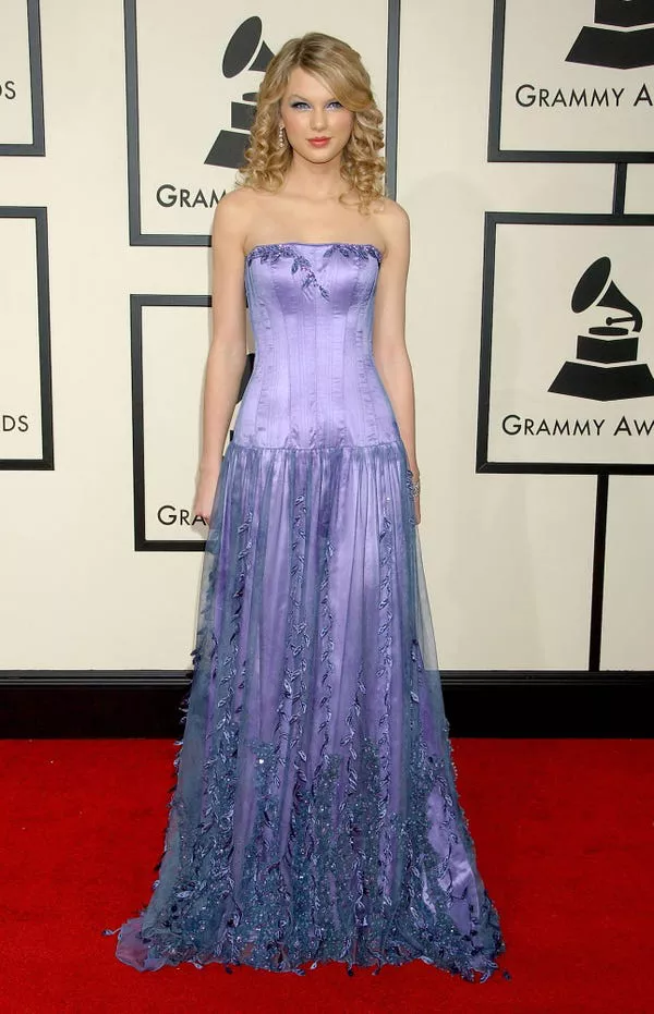 Taylor Swift asiste a los Grammy de 2008