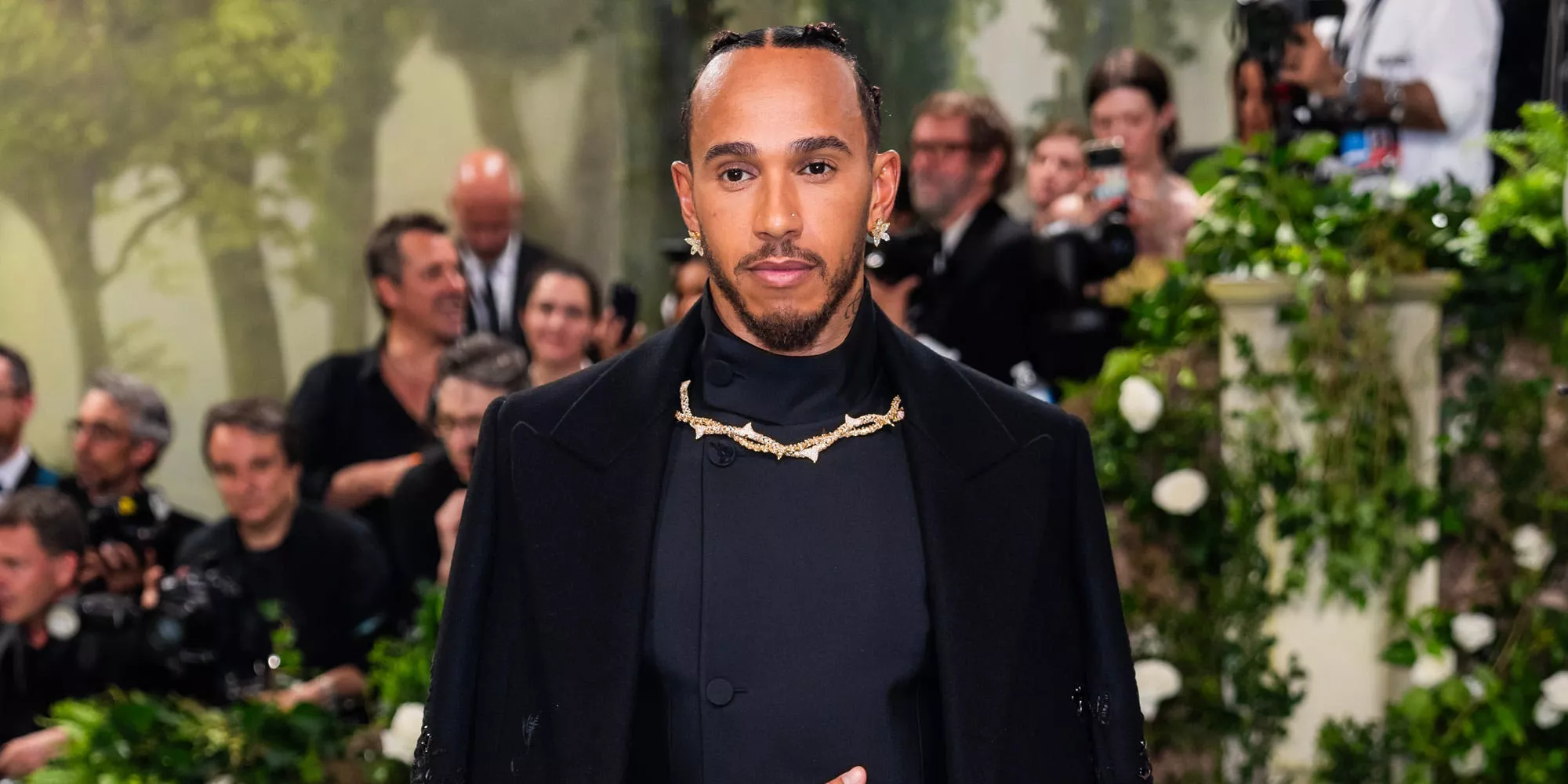 Todo lo que sabemos sobre la Met Gala 2025, que resaltará la moda masculina y contará con la coorganización de estrellas como Lewis Hamilton y LeBron James