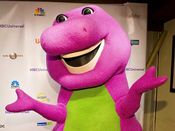 Ayo Edebiri escribirá el guion para 'Barney'.