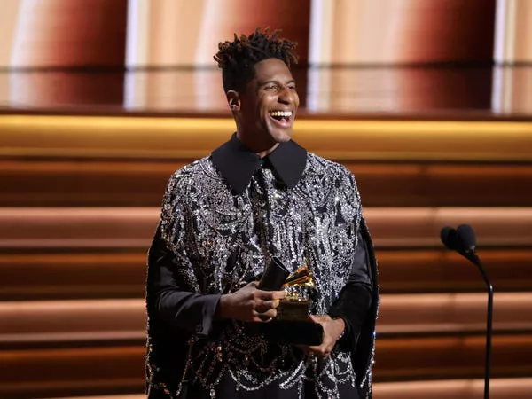 Jon Batiste en los Grammys 2022