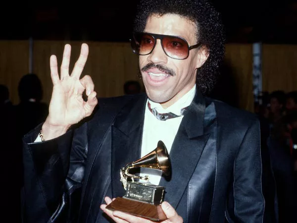 Lionel Richie en los Grammys 1985