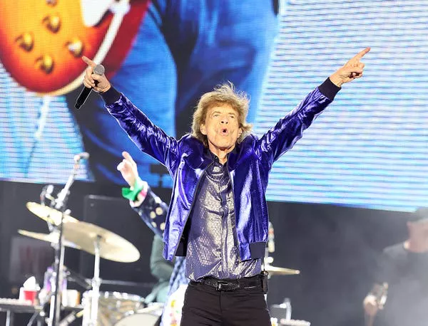 Mick Jagger de los Rolling Stones en el escenario durante la gira Hackney Diamonds '24