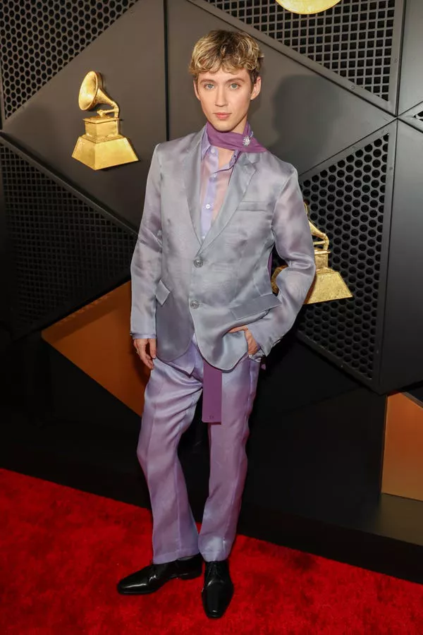 Troye Sivan asistió a los Premios Grammy 2025.