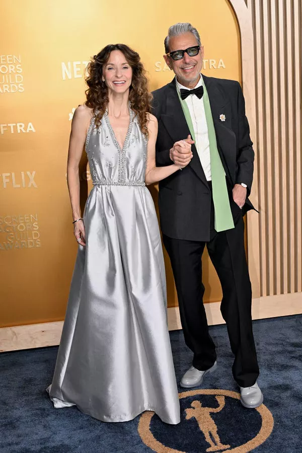 Jeff Goldblum y Emilie Livingston en los SAG Awards 2025.