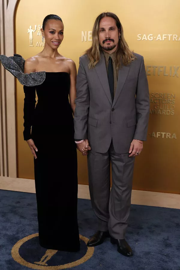 Zoe Saldaña y Marco Perego en los SAG Awards 2025.