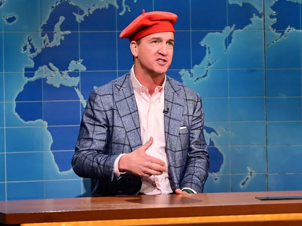 Peyton Manning fue anfitrión de 'Saturday Night Live' hace casi 20 años