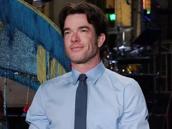 John Mulaney ha trabajado como escritor y ha sido anfitrión de 'Saturday Night Live'