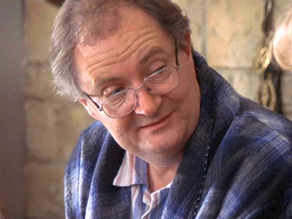 Jim Broadbent como Colin Jones en 'Diario de Bridget Jones'.