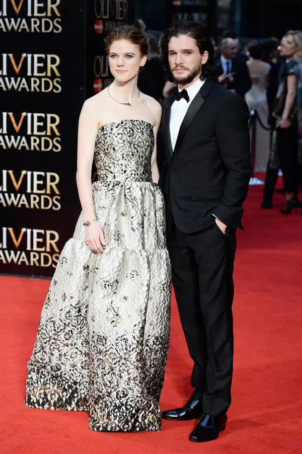 Rose Leslie y Kit Harington en los Olivier Awards 2016.