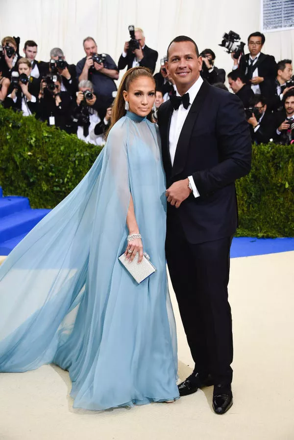 Jennifer Lopez y Alexander Rodriguez en el Met Gala 2017.