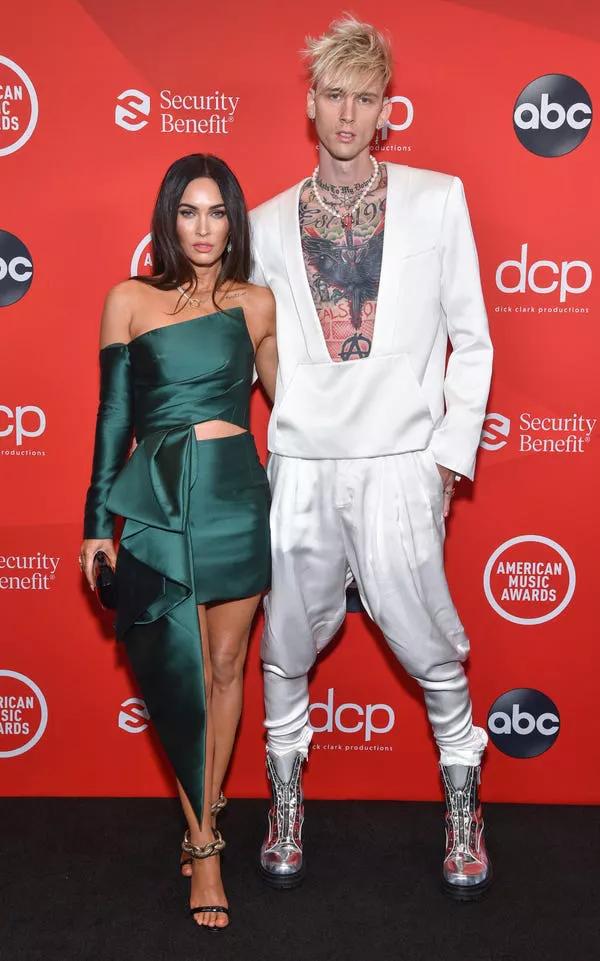 Megan Fox y Machine Gun Kelly en los American Music Awards 2020.