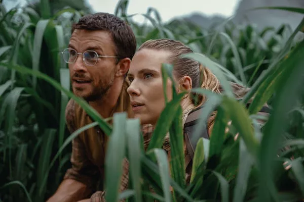 Jonathan Bailey y Scarlett Johansson son las nuevas estrellas principales de la franquicia 'Jurassic World'.