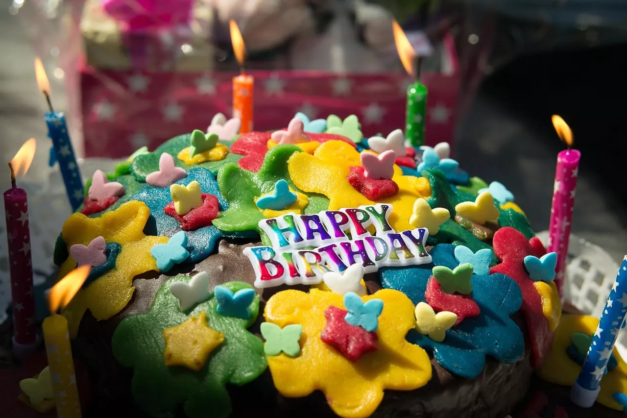 ¿Cómo Decorar Correctamente un Pastel de Cumpleaños?