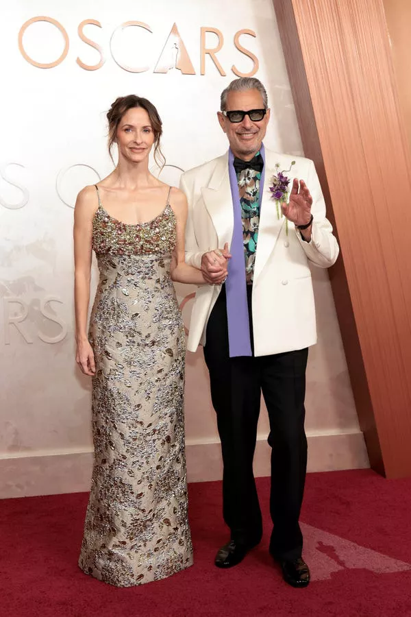 Jeff Goldblum y Emilie Livingston asistieron a los Oscars 2025