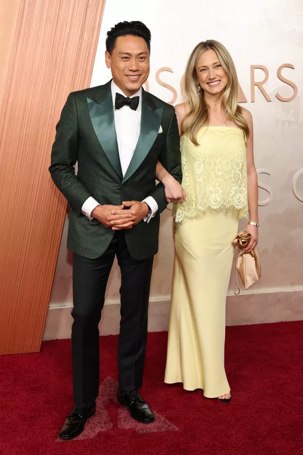 Jon M. Chu y Kristin Hodge asistieron a los Oscars 2025